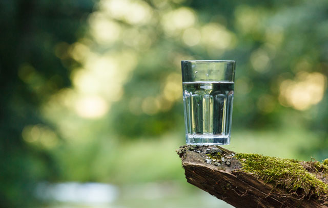 Natürliches Mineralwasser